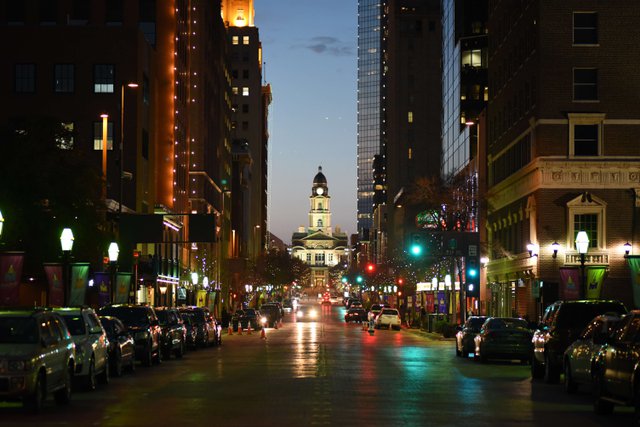 downtown-fort-worth-courthouse_courtesy-joseph-anzaldua-unsplash.jpg