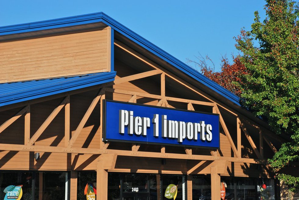 Pier_1_Imports_sign_-_Hillsboro,_Oregon_2013.jpg